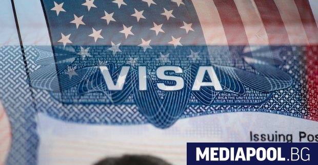 Американският президент Доналд Тръмп замразява обработката на молбите на кандидатите