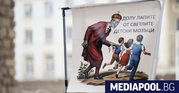 Въвеждането на новия предмет Добродетели и религии забраната за мобилни