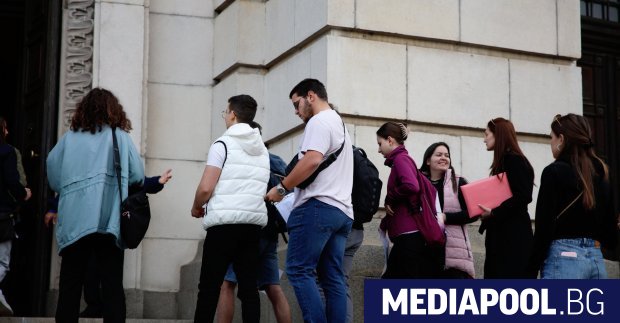 Едва 6 8 от студентите в България са работили по