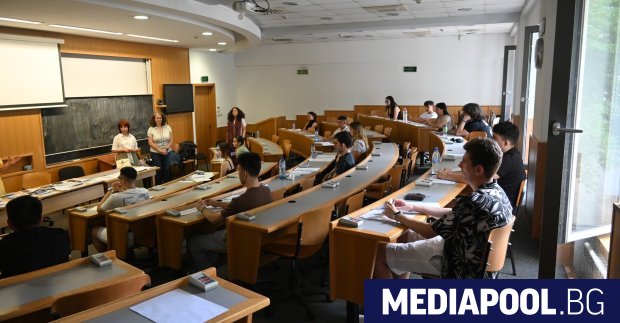 Лихвата за кредити за студенти и докторанти пада от 7