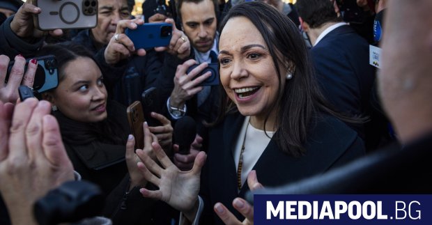 Лидерът на опозицията във Венецуела Мария Корина Мачадо връчи медала