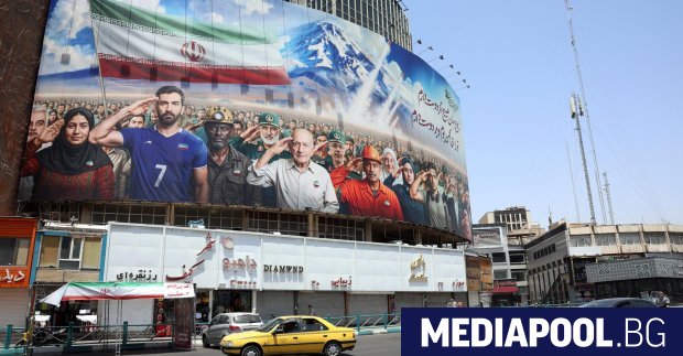 Най малко четирима души загинаха и няколко бяха ранени при