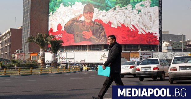 Властите в Иран откъснаха страната от външния свят в опит