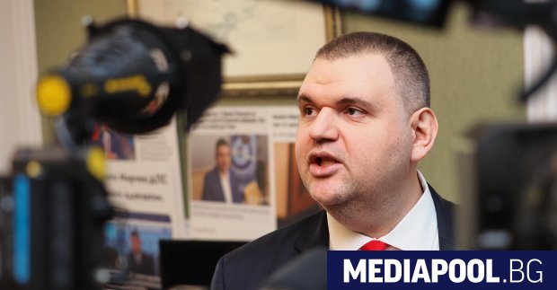 Лидерът на ДПС Ново начало Делян Пеевски депутатите и кметове