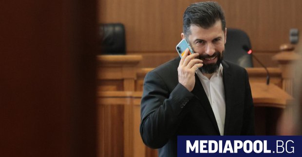 Бившият съпредседател на Продължаваме промяната ПП обяви че остава част