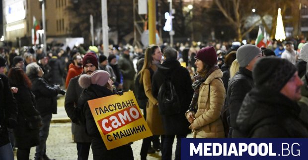 Протест под надслов Няма да освините и тези избори събира
