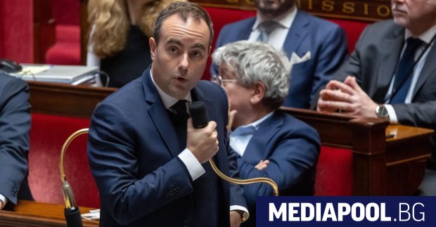 Френското правителство оцеля днес при два вота на недоверие заради