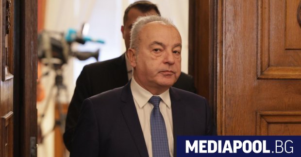 Бившият служебен премиер и доскорошен началник на президентския кабинет Гълъб