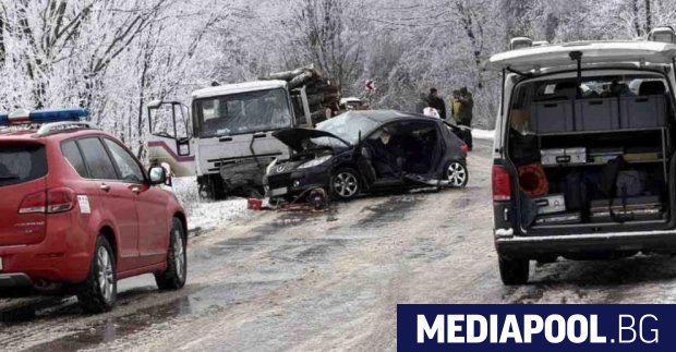 Баща и дъщеря загинаха при челна катастрофа край село Изворче