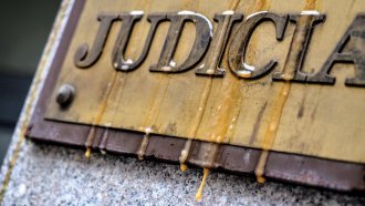 Създаването на българските съдебни могули &ndash; нелегитимни и пожизнени