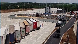 Русе иска 10 млн. евро от държавата, за да купи паркинга на Ами и Таки