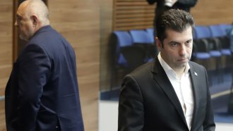 Съд прати Кирил Петков на психотест, свидетел на ареста на Борисов се издигна в МВР