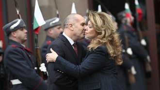 "Не могат да спрат вълната". Радев напусна президентството, Йотова е първата жена държавен глава