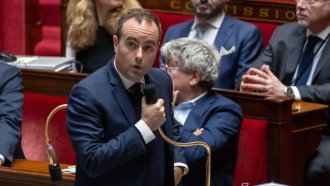 Френското правителство оцеля при два вота на недоверие във връзка с бюджета