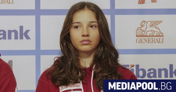 Най добрата българска състезателка в алпийския сноуборд Малена Замфирова е претърпяла