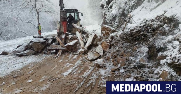 Пътят между София и Самоков остава затворен В петък на