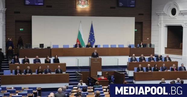 Остри критики и обвинения във фалстарт от страна на досегашните