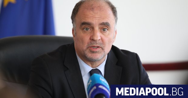 Посоченият за служебен премиер Андрей Гюров обяви диригента Найден Тодоров