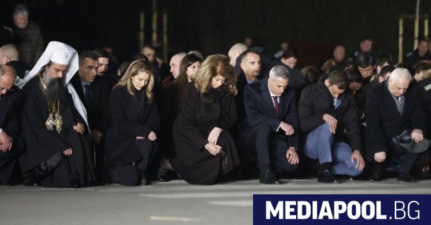 С възпоменателна церемония пред паметника на Васил Левски в София