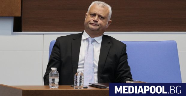 Оказвал ли е натиск вътрешният министър Емил Дечев върху разследващите
