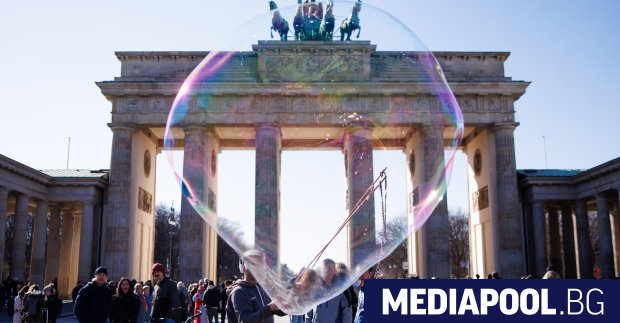 Почти две трети от германците гледат на САЩ като на