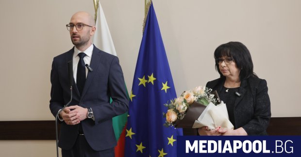 Три приоритета си постави в първия си работен ден служебният