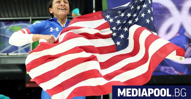 В късните часове на 16 февруари 41 годишната американка Елана