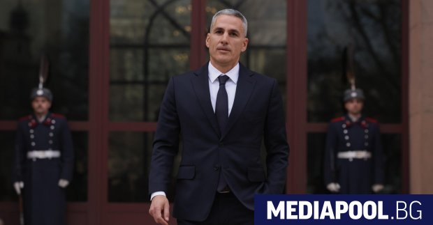 Служебното правителство с премиер Андрей Гюров днес ще положи клетва