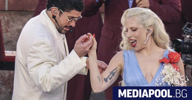 пуерторикански рапър Бед Бъни се по време на шоуто на