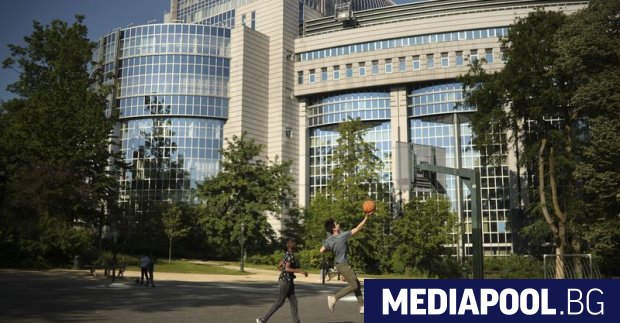 Само една група в Европейския парламент Европа на суверенните
