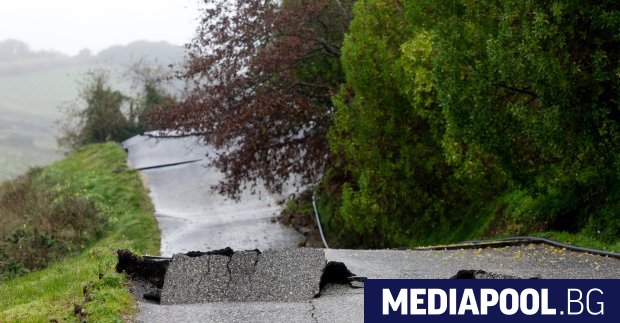 Част от магистрала се срути снощи в Португалия след като