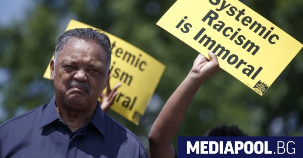 Американският борец за граждански права и баптистки свещеник Джеси Джаксън