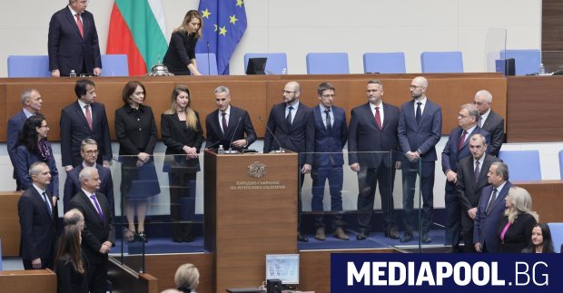 Служебното правителство с премиер Андрей Гюров положи клетва пред Народното