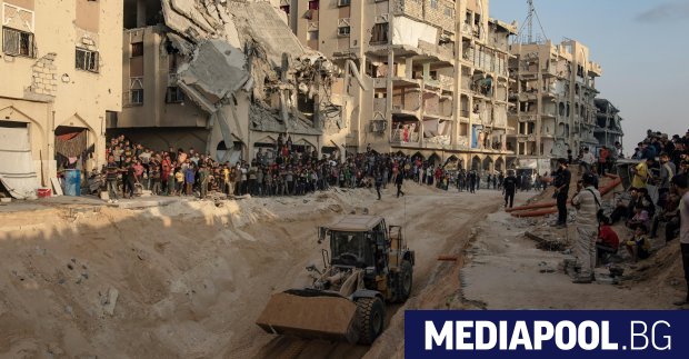 Израел нанесе днес въздушни удари в ивицата Газа убивайки най