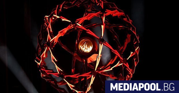 Два пламъка на Арко дела Паче в Милано и на