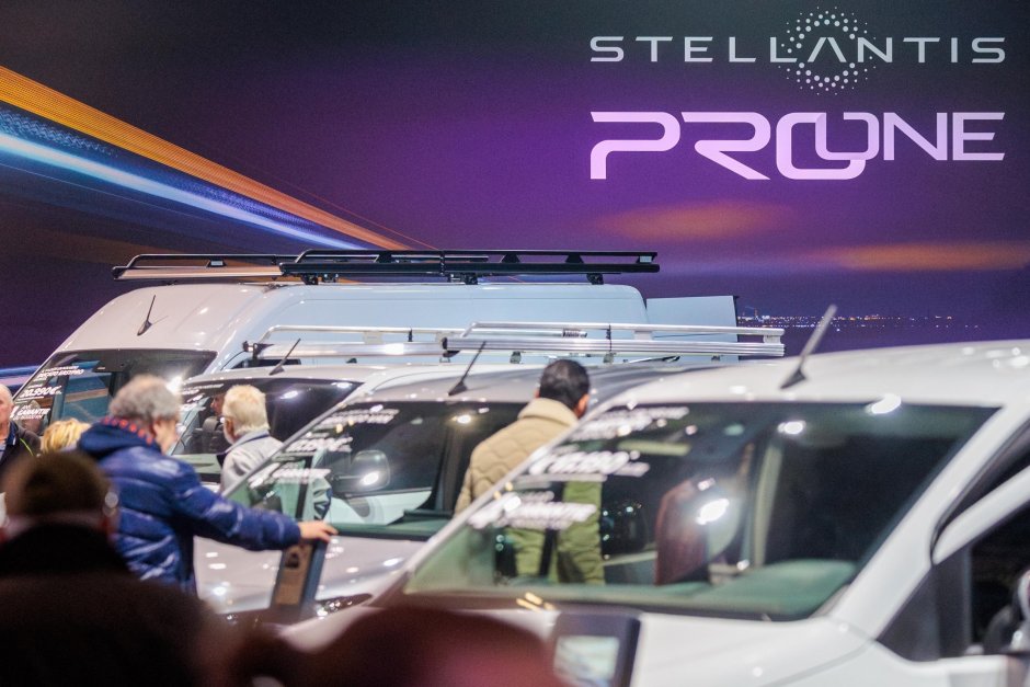Автомобилният гигант Stellantis обяви нетна загуба от 22.3 милиарда евро за 2025 г. - втората по големина, регистрирана някога от френска компания заради извънредни разходи Сн.ЕПА/БГНЕС