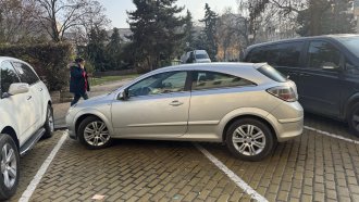 Паркирането невъзможно. С високи цени в Европа борят автомобилния хаос