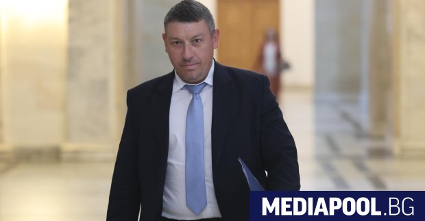 Въпреки очакванията че изпълняващият функциите шеф на ДАНС Деньо Денев