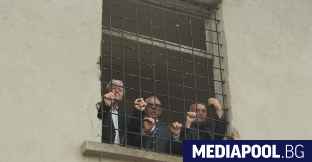 Тази история трябва да бъде разказана за да си погледнем