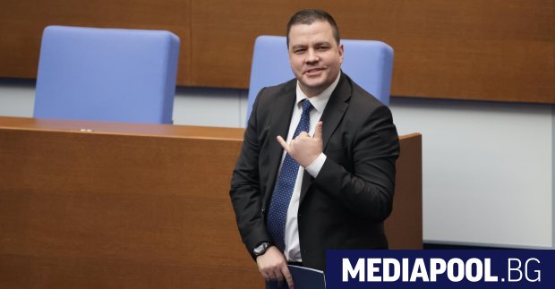Предизборният популизъм придобива уродливи форми особено когато мястото на популистите