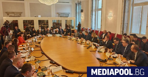 С почти пълно единодушие бюджетната комисия в Народното събрание одобри