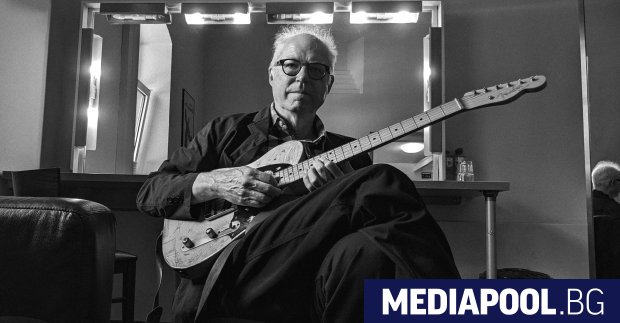 Любимият на няколко поколения меломани американски китарист и жив класик