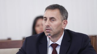 Спецов: До края на март има осигурен нефт за "Лукойл". За доставки в април има забавяне