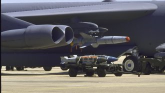 Нова заплаха за сигурността: Дронове шпионират американски ядрени бази