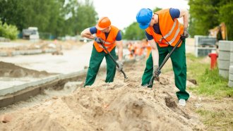 Работа за хората има, но хора за работа? Рекорден ръст от 42% на чуждите работници у нас