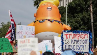 Вълна от протести залива САЩ: Над 8 милиона американци излязоха срещу Тръмп