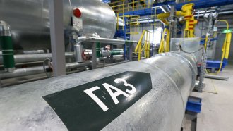 Без трусове в цената на газа у нас до юли, но притеснения за парното и тока