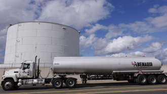 МАЕ обяви освобождаване на 400 млн. барела петролни резерви - най-голямото в историята си