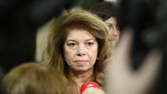 Президентът Йотова остро атакува Гюров за споразумението с Украйна