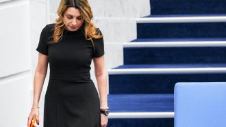 Депутатско заяждане кой ще вземе 437 млн. евро от ЕК проваля получаването им